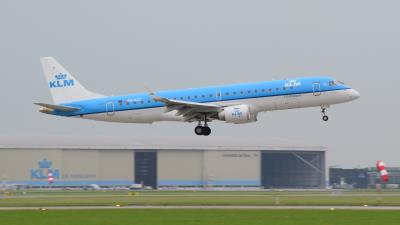 Photo of aircraft PH-EZY operated by KLM Cityhopper
