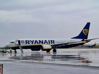 Photo of aircraft EI-IJE operated by Ryanair