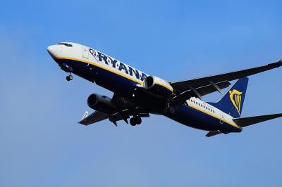 Photo of aircraft EI-ESP operated by Ryanair