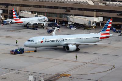 Photo of aircraft N464AA operated by American Airlines