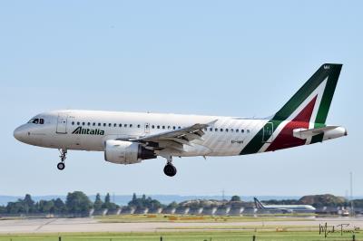 Photo of aircraft EI-IMH operated by Alitalia