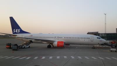 Image of aircraft registration LN-RRS - A 737-883 operated by SAS Scandinavian Airlines