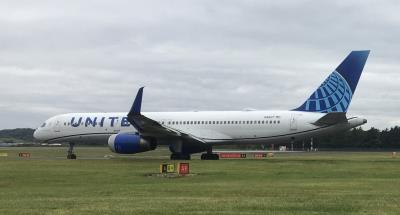 Photo of aircraft N48127 operated by United Airlines