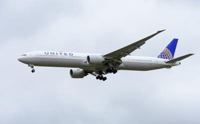 Photo of aircraft N2332U operated by United Airlines