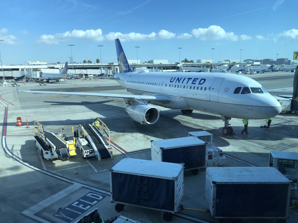 Photo of aircraft N829UA operated by United Airlines