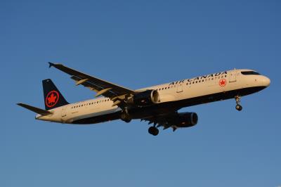 Image of aircraft registration C-GIUF - A A321-211 operated by Air Canada