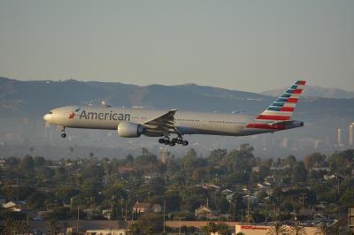 Image of aircraft registration N724AN - A 777-323(ER) operated by American Airlines