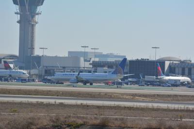 Photo of aircraft N77542 operated by United Airlines