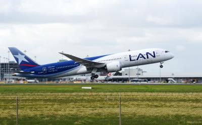 Photo of aircraft CC-BGI operated by LATAM Airlines Chile