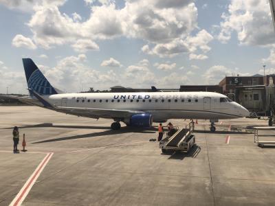 Photo of aircraft N615UX operated by United Express