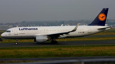 Image of aircraft registration D-AIUJ - A A320-214(WL) operated by Lufthansa