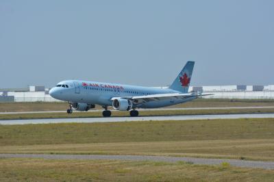 Photo of aircraft C-FZUB operated by Air Canada