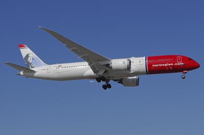 Photo of aircraft G-CKWN operated by Norwegian Air UK