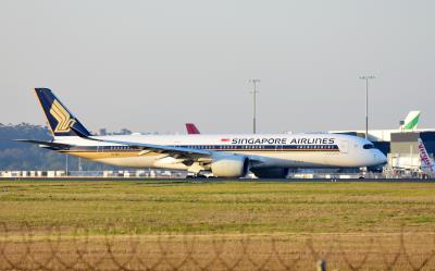Photo of aircraft 9V-SMT operated by Singapore Airlines