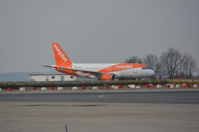 Photo of aircraft G-EZDM operated by easyJet