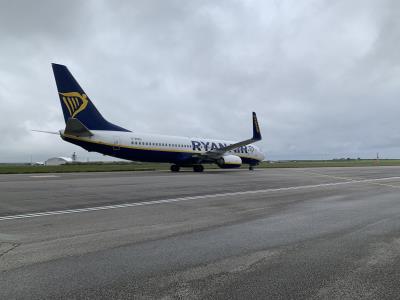 Photo of aircraft G-RUKL operated by Ryanair UK