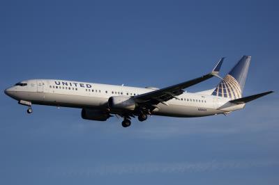 Photo of aircraft N38451 operated by United Airlines