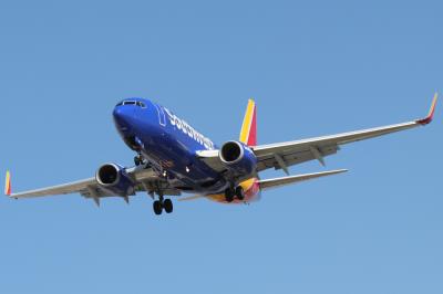 Image of aircraft registration N215WN - A 737-7H4(WL) operated by Southwest Airlines
