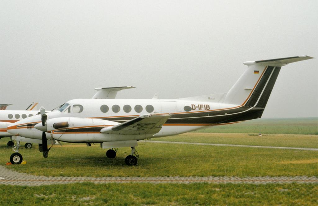 Photo of aircraft D-IFIB operated by Dr. H. Koch