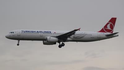 Image of aircraft registration TC-JRN - A A321-231 operated by Turkish Airlines