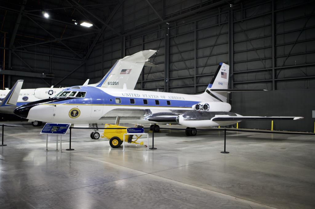 Photo of aircraft 61-2492 operated by United States Air Force