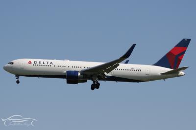 Image of aircraft registration N186DN - A 767-332(ER)(WL) operated by Delta Air Lines