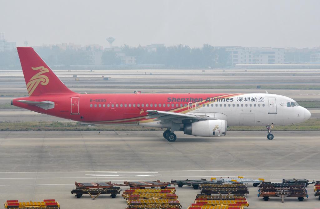 Photo of aircraft B-6690 operated by Shenzhen Airlines