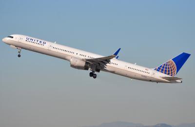Photo of aircraft N57852 operated by United Airlines