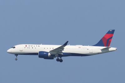 Photo of aircraft N303DU operated by Delta Air Lines