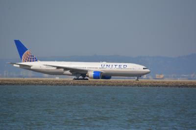Photo of aircraft N225UA operated by United Airlines