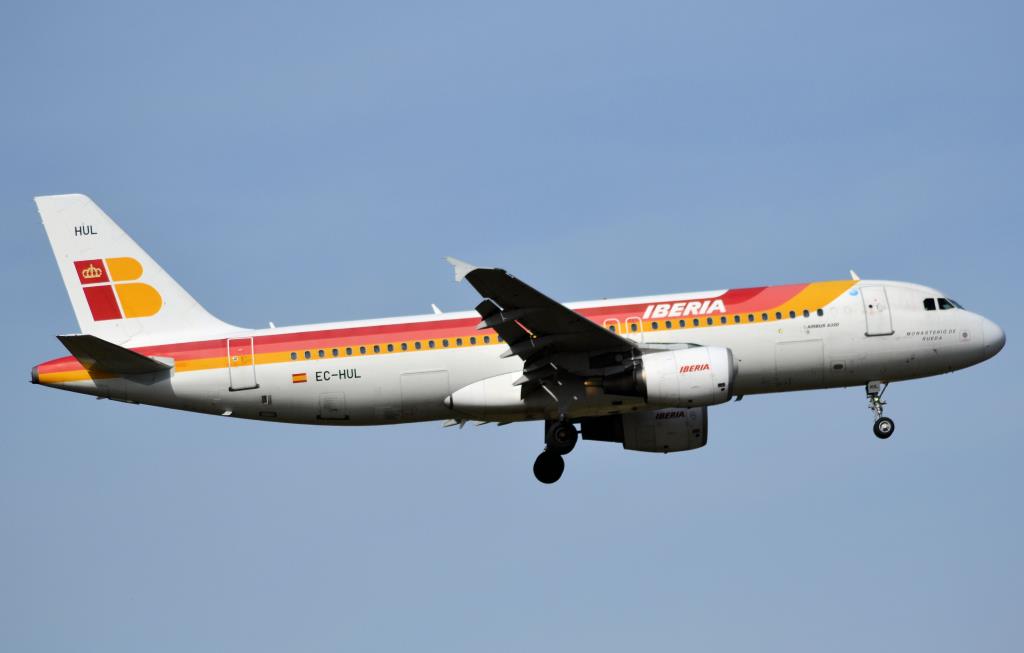 Photo of aircraft EC-HUL operated by Iberia