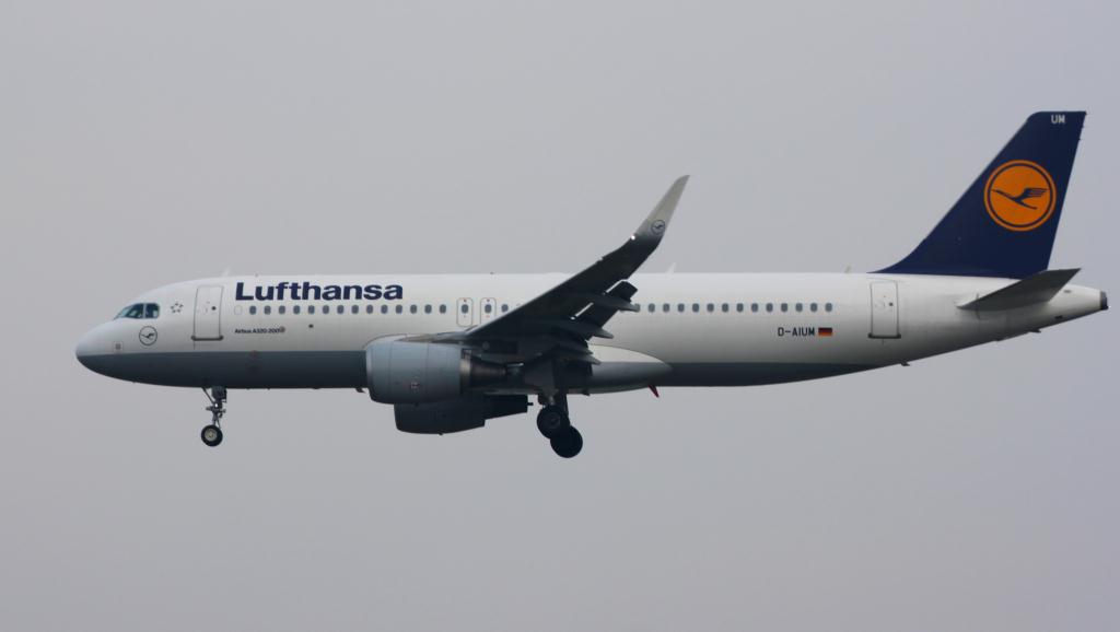 Photo of aircraft D-AIUM operated by Lufthansa