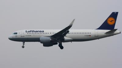 Photo of aircraft D-AIUM operated by Lufthansa