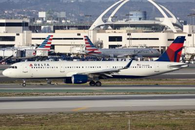 Photo of aircraft N344DN operated by Delta Air Lines