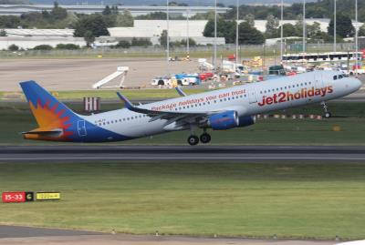 Photo of aircraft G-HLYF operated by Jet2