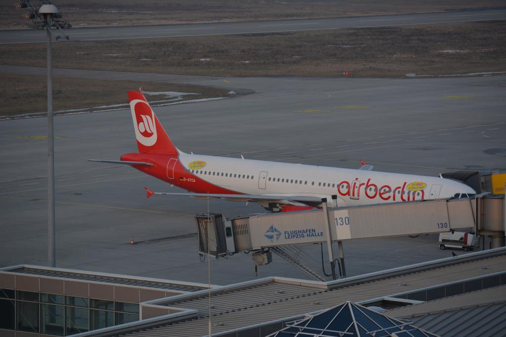 Photo of aircraft D-ATCA operated by Condor