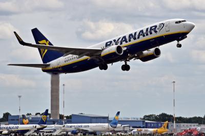 Photo of aircraft EI-ESS operated by Ryanair