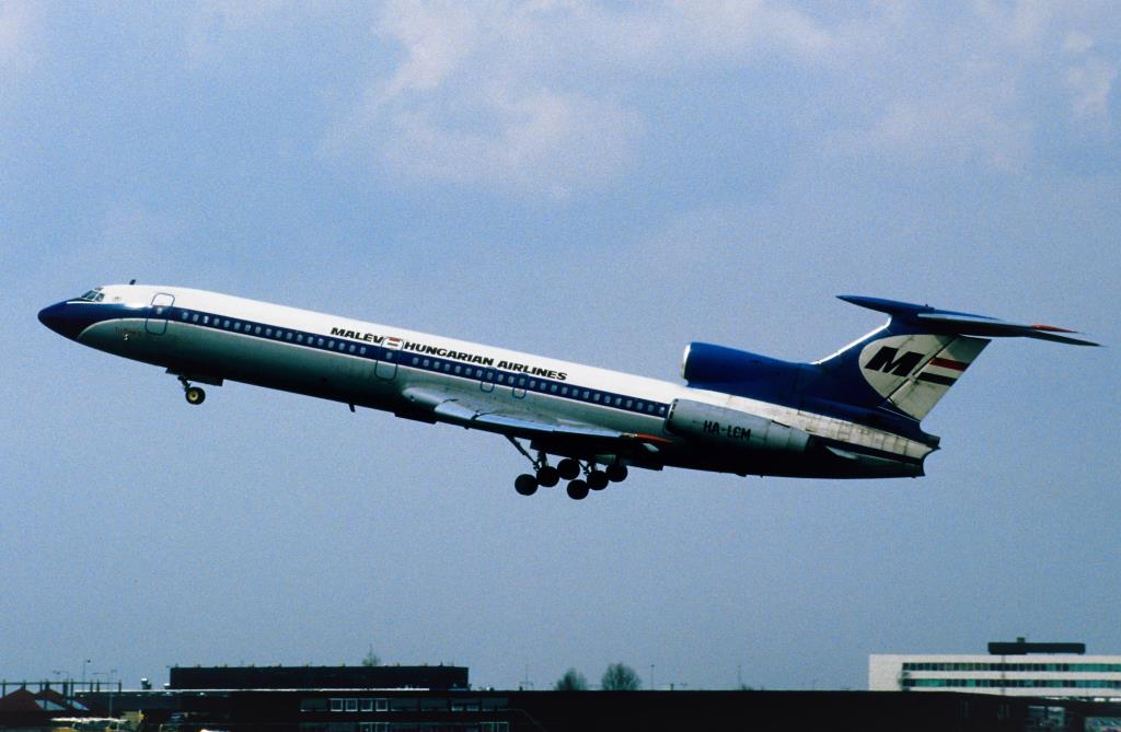 Photo of aircraft HA-LCM operated by Malev Hungarian Airlines