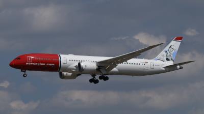 Photo of aircraft G-CKOG operated by Norwegian Air UK