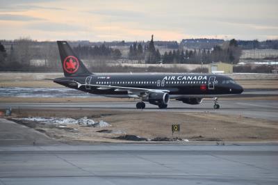 Photo of aircraft C-FNVV operated by Air Canada Jetz