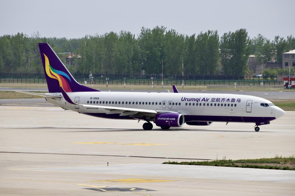 Photo of aircraft B-1569 operated by Urumqi Air