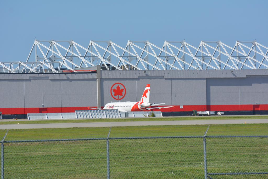 Photo of aircraft C-FYJB operated by Air Canada