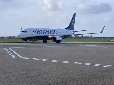 Photo of aircraft EI-DYZ operated by Ryanair