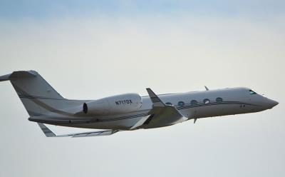 Photo of aircraft N717DX operated by DSG Finance LLC