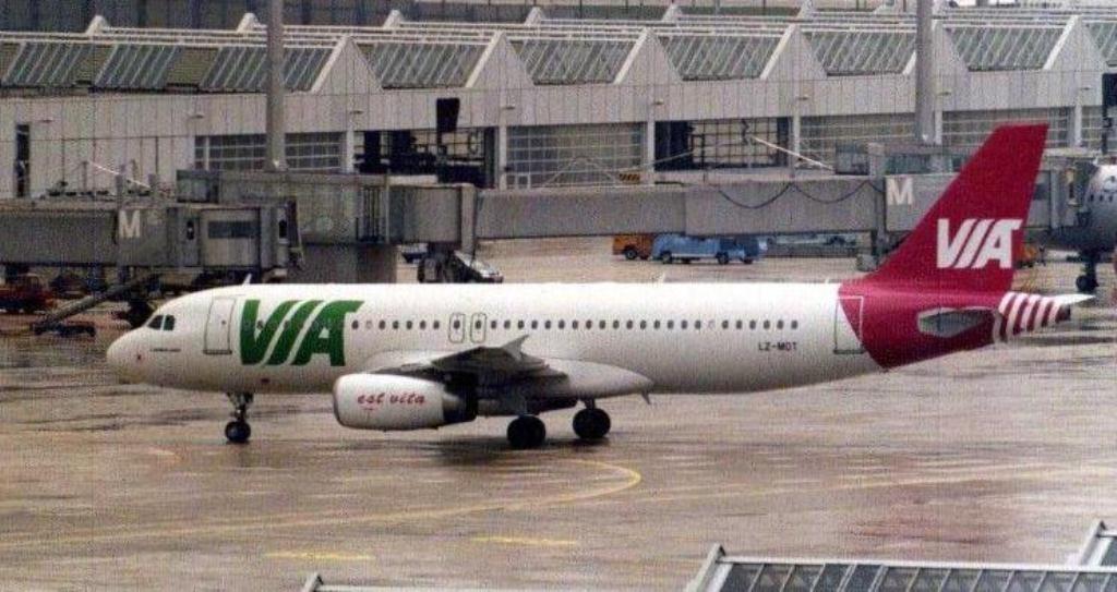 Photo of aircraft LZ-MDT operated by Air Via