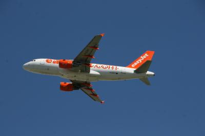 Photo of aircraft G-EZAT operated by easyJet