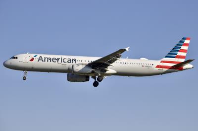 Photo of aircraft N982VJ operated by American Airlines