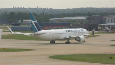 Photo of aircraft C-FOGT operated by WestJet