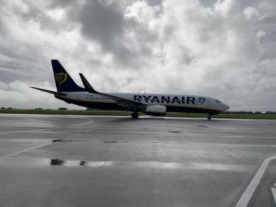 Photo of aircraft G-RUKK operated by Ryanair UK