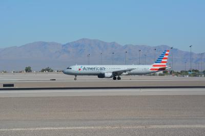 Photo of aircraft N186US operated by American Airlines